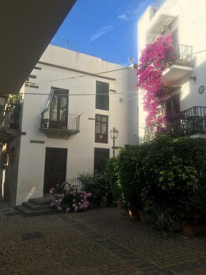 Casa Isabella Loc Turist Br Apartment Đảo Lipari Ngoại thất bức ảnh